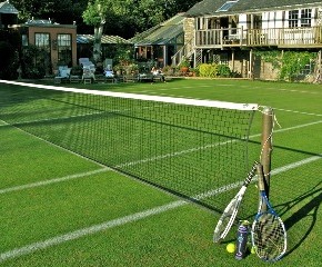Теннисный корт на загородном участке